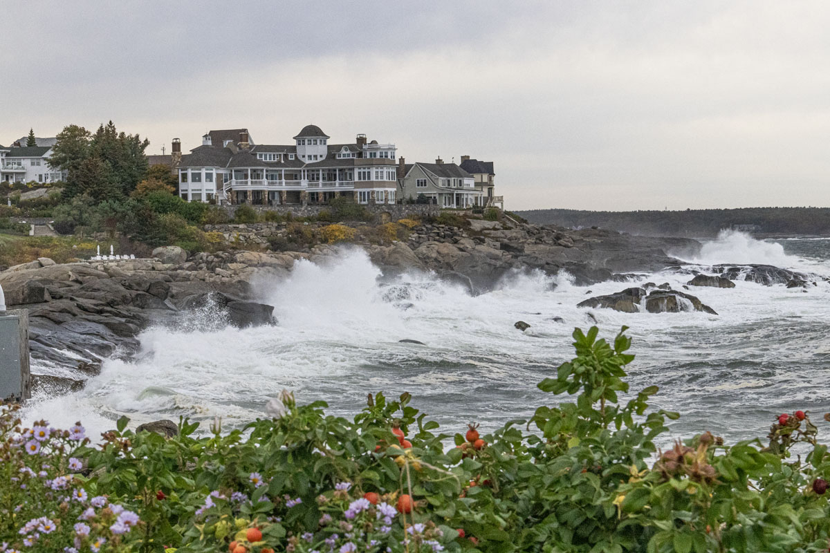 Impressive buildings near the Nubble Lighthouse have whitewater views. [C35T5703]