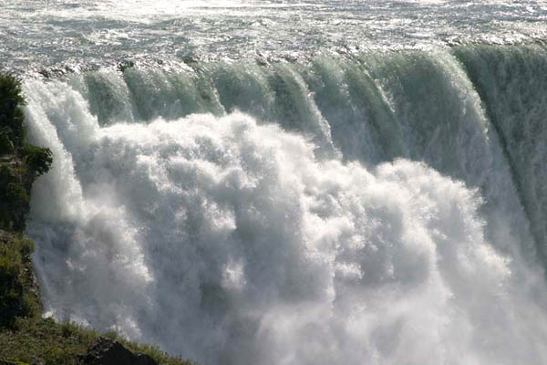 Closeup of the American Falls from Prospect Point.