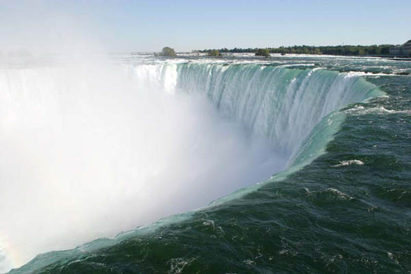 Close up view of Horseshoe Falls from the Canadian side.