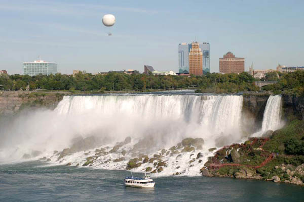 The American Falls viewed from Canada. The ballon is known as Flight of the Angels. It is tethered and rises 400 above the ground. We didn't spend the $20 per person that they charge.